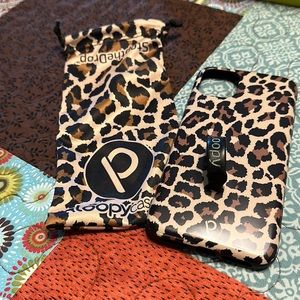 Leopard loopy case